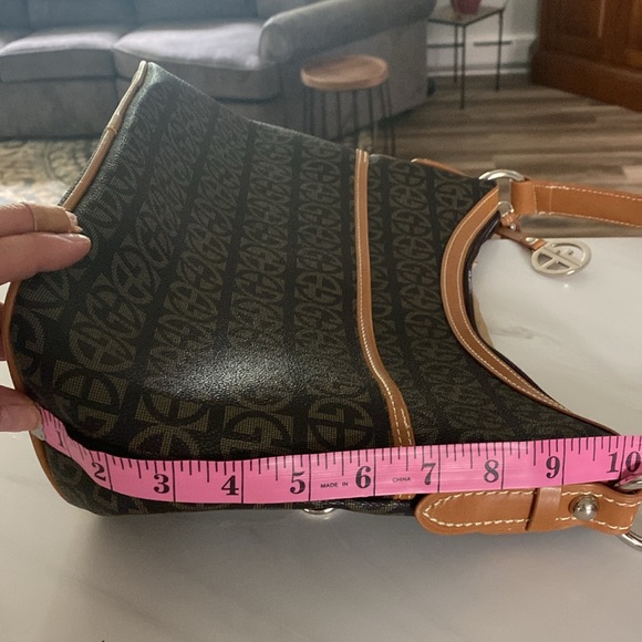 New Giani Bernini Block Signature Handbag - Picture 5 of 6